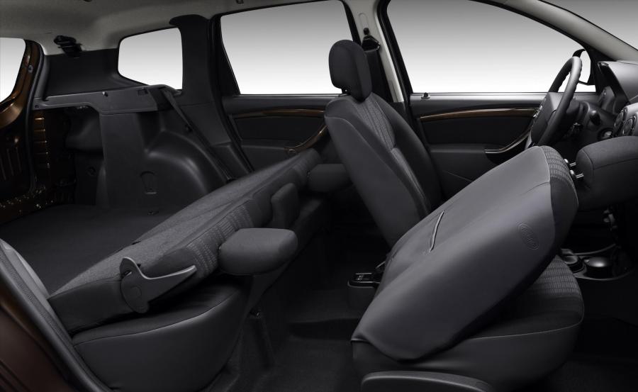Интерьер Dacia Duster 2010 года  (фото 10 из 66)